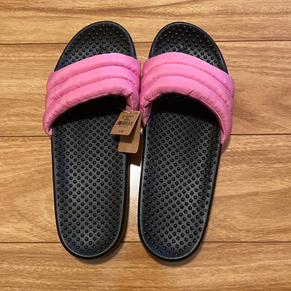 SALE NWT Victoria Secret Pink size L, Pink Soft Cushion Wide Strap SLIDES SHOES